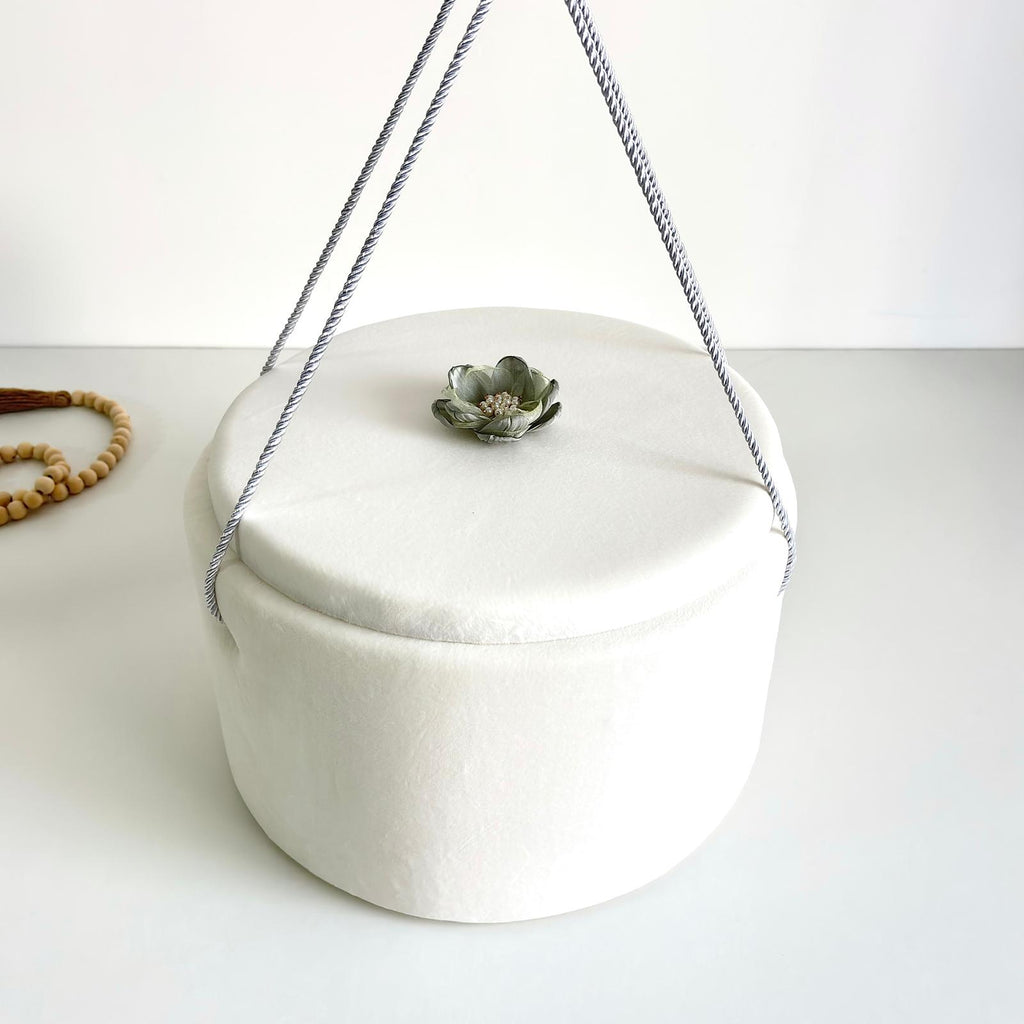 Cufăr pentru Trusoul de Botez Buretat cu Catifea Ivory cu floare Verde