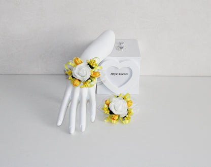 Wedding flowers - Corsage bracelet B023